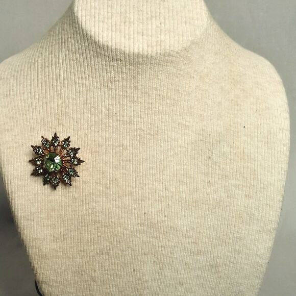 Green Rhinestone Atomic Star Burst Brooch On Gold Tone Metal - Picture 1 of 6